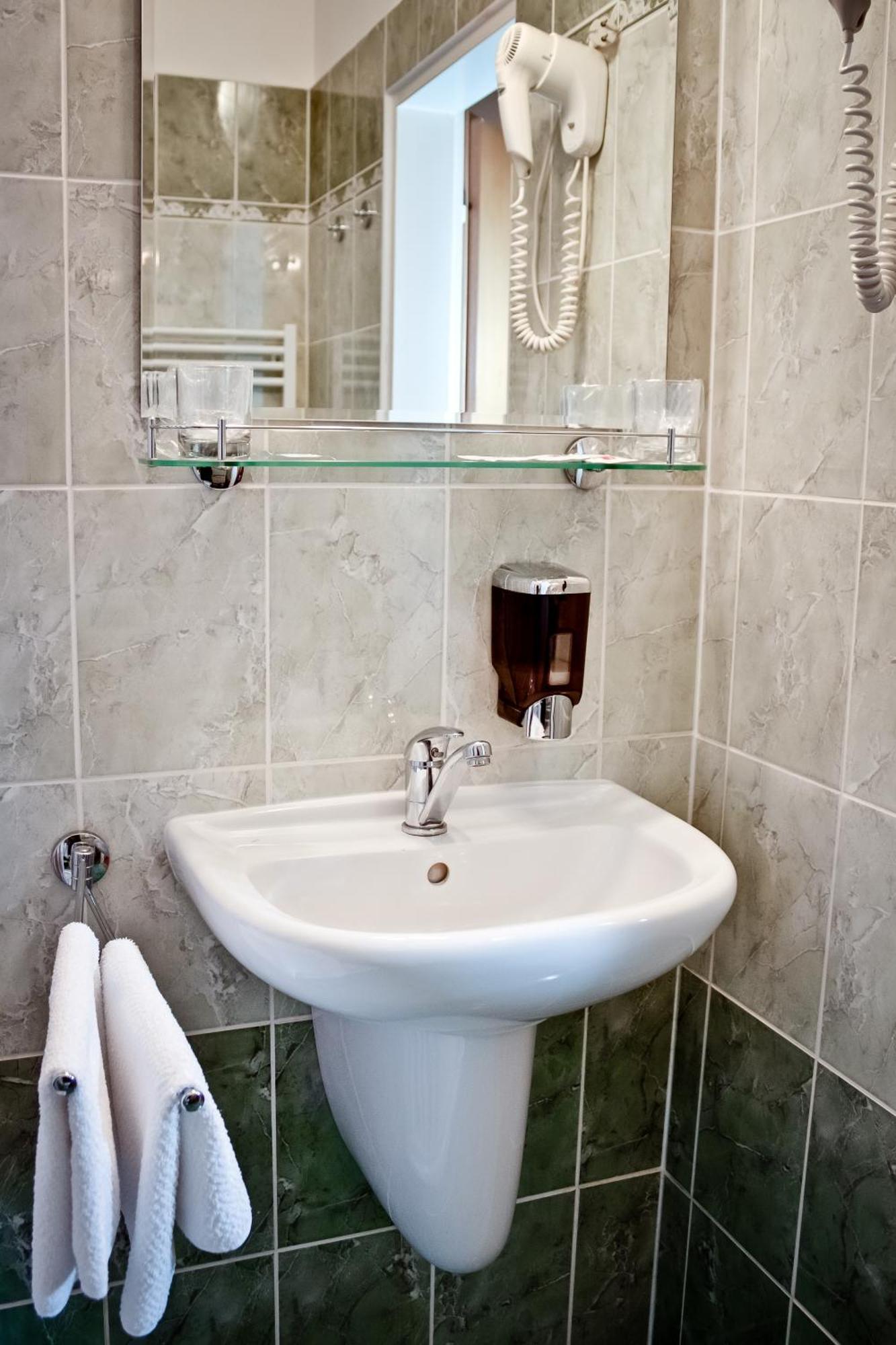 Hotel Palac Elektra オストラヴァ エクステリア 写真